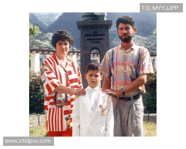 足球巨星温情时刻 聚焦球星家庭生活背后的真实故事 足球巨星温情时刻 聚焦球星家庭生活背后的真实故事