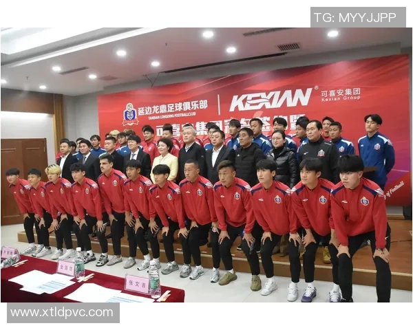 足球明星与球迷亲密互动揭秘如何拉近距离与传递正能量 足球明星与球迷亲密互动揭秘如何拉近距离与传递正能量